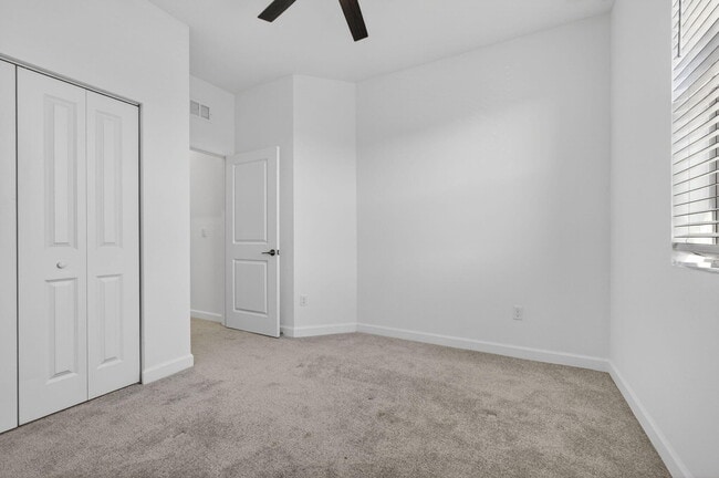 Building Photo - 846 SE grovebush Ln