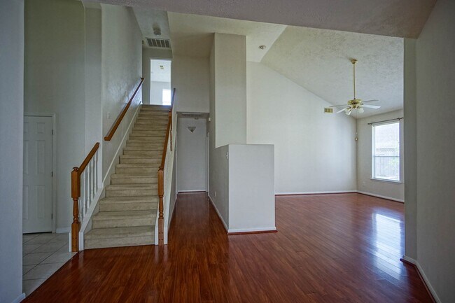 Building Photo - 918 Featherbrook Ct