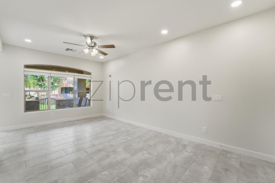 Building Photo - 2600 E Springfield Pl