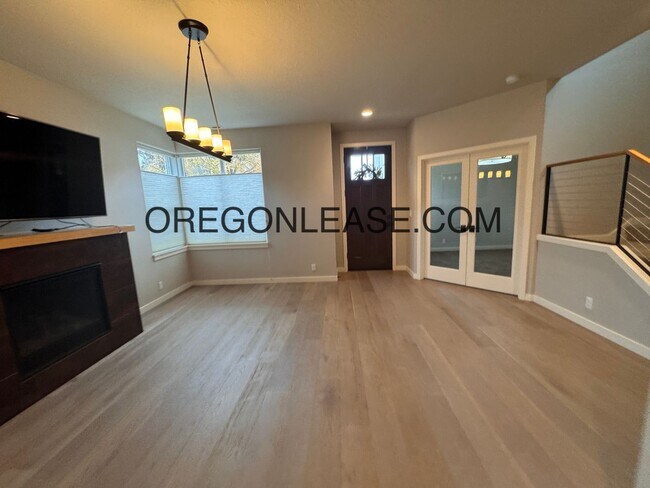 Building Photo - 3 Bedroom 3 bath Crescent village home