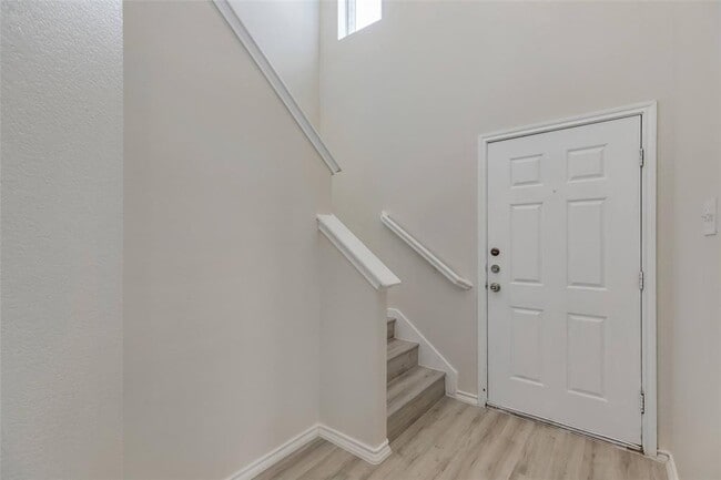Building Photo - 3207 Barksdale Dr