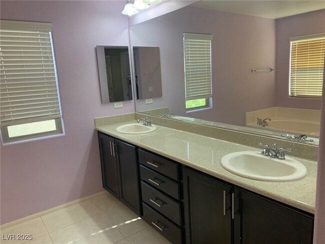 Building Photo - 10619 Tamaruga Ct