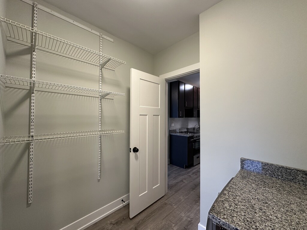 Building Photo - 712 W Brompton Ave