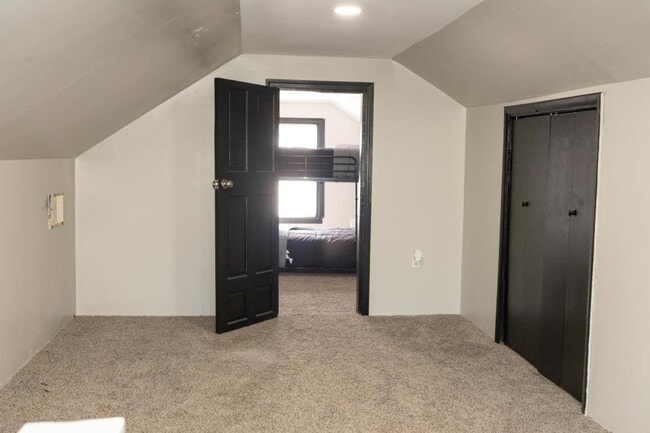 Building Photo - 810 Woodbine Rd