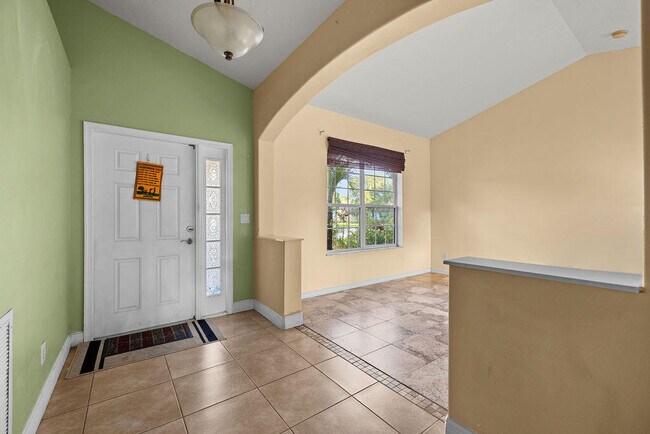 Building Photo - 2290 SW Tampico St