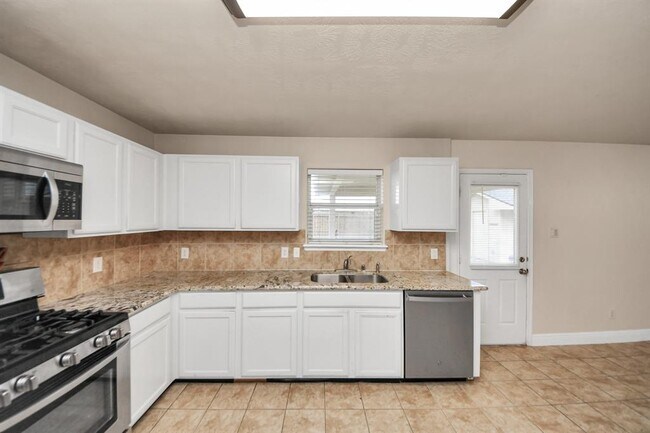 Building Photo - 2515 Knoll Shadows Ln