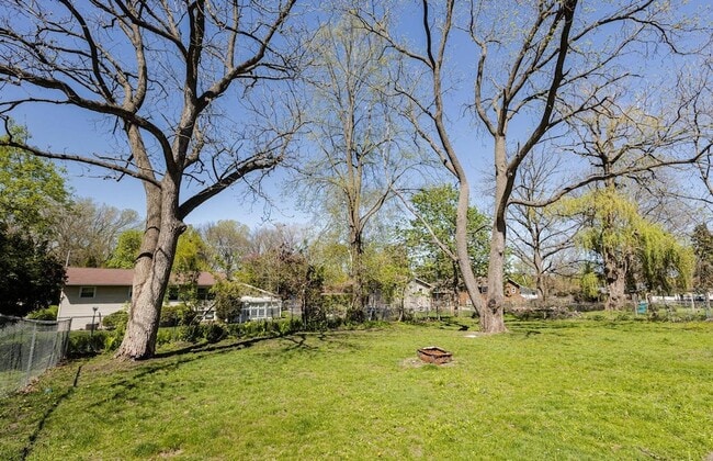 Building Photo - 224 Margaret St