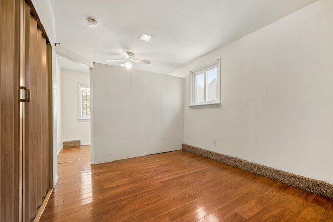 Building Photo - 2140 Robin Dr