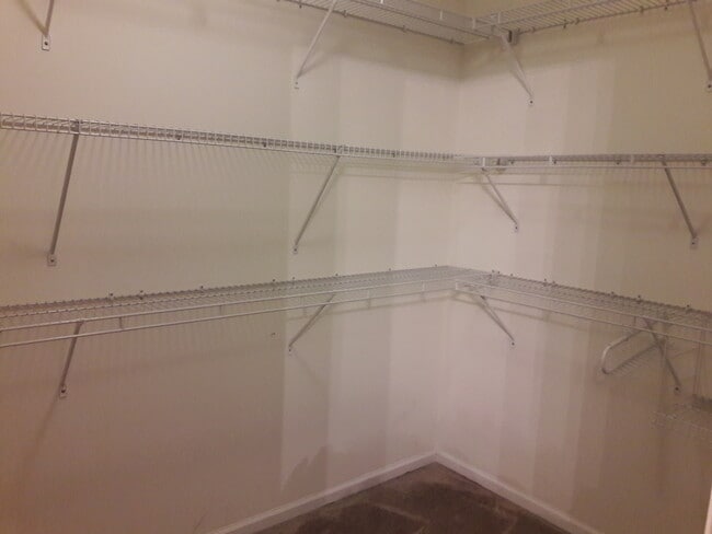 Building Photo - Lake Shore Subdivision-Port Wentworth