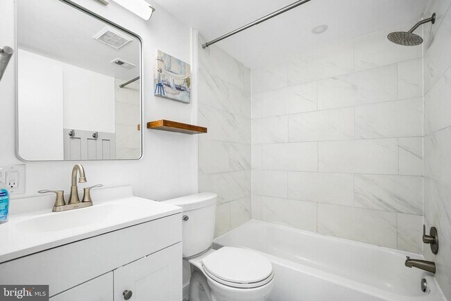 Building Photo - 4965 Americana Dr