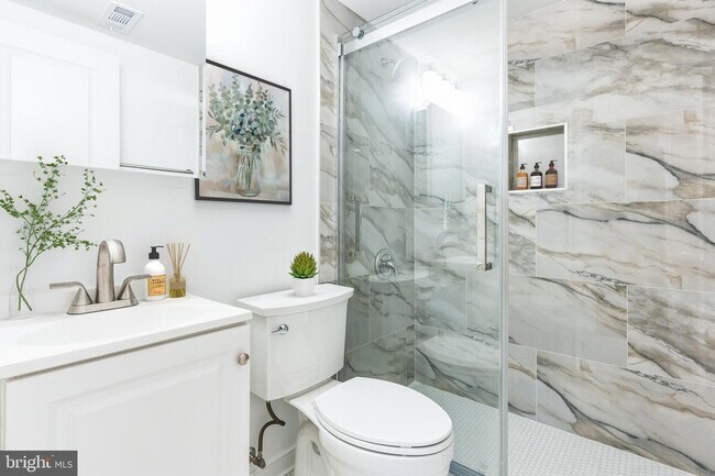 Building Photo - 1300 Belmont St NW