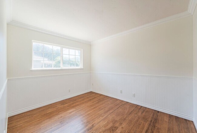 Building Photo - 15871 Belfast Ln