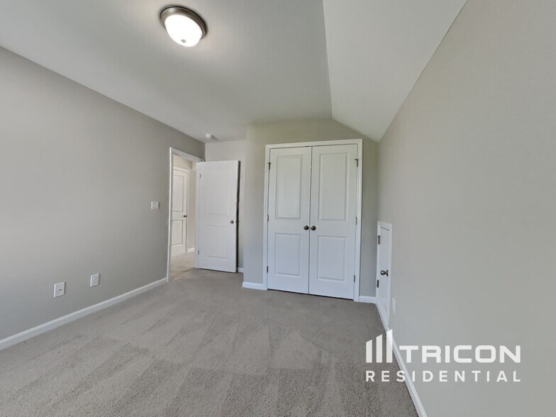 Building Photo - 65 Fish Whistle Ct