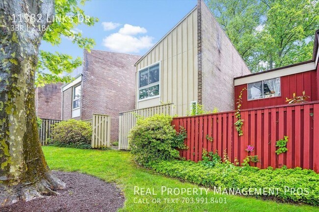 Building Photo - 11382 Links Dr