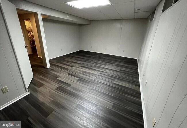 Building Photo - 9410 Squires Ct