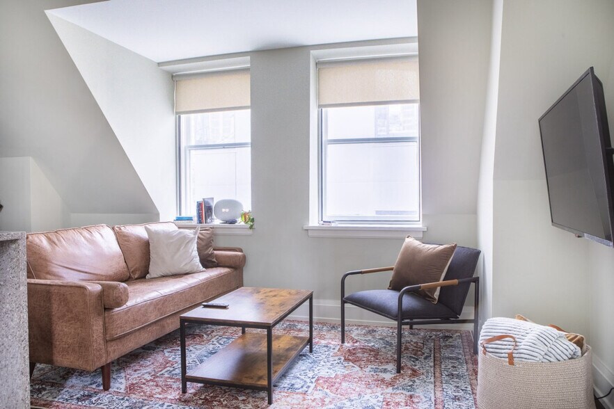 Building Photo - 225 E Michigan St