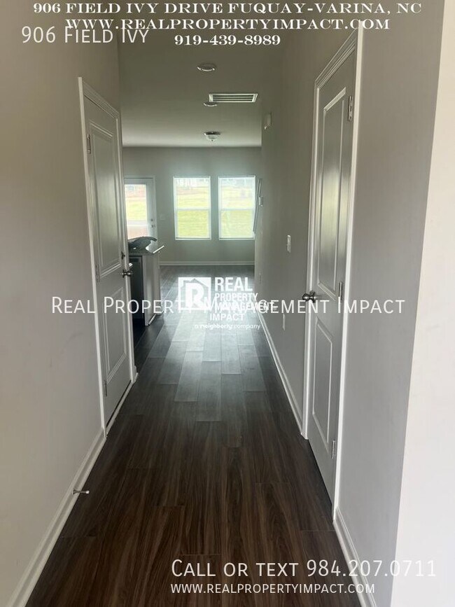 Building Photo - 906 Field Ivy Dr