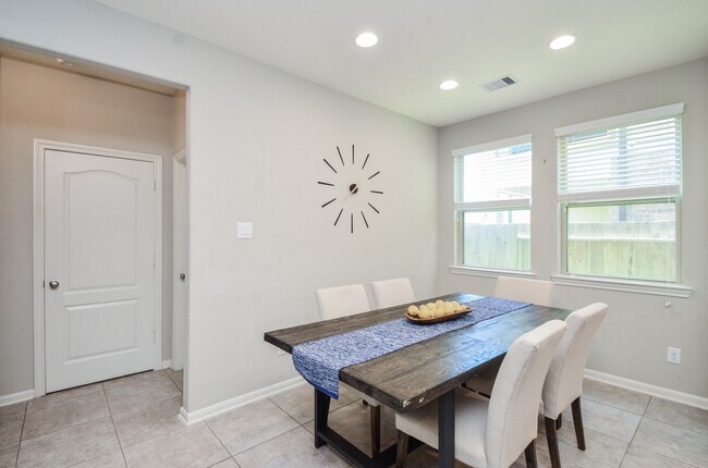 Building Photo - 1627 Summer City Dr