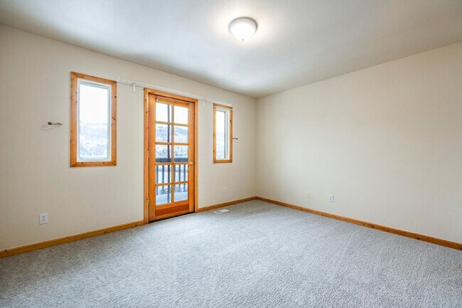Building Photo - 115 Crestview Terrace
