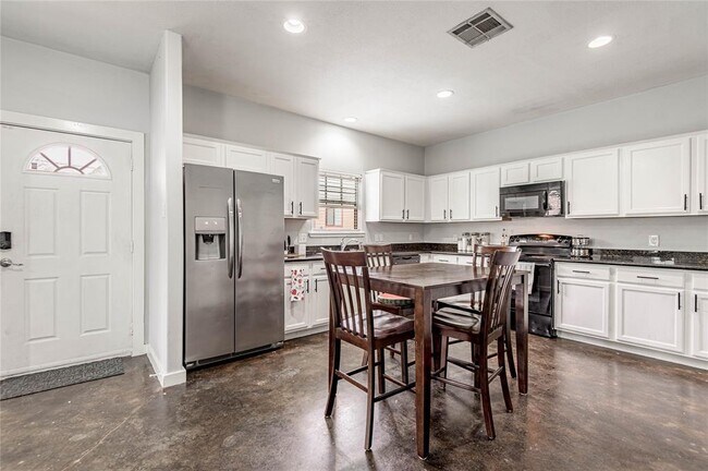 Building Photo - 3122 Molly-