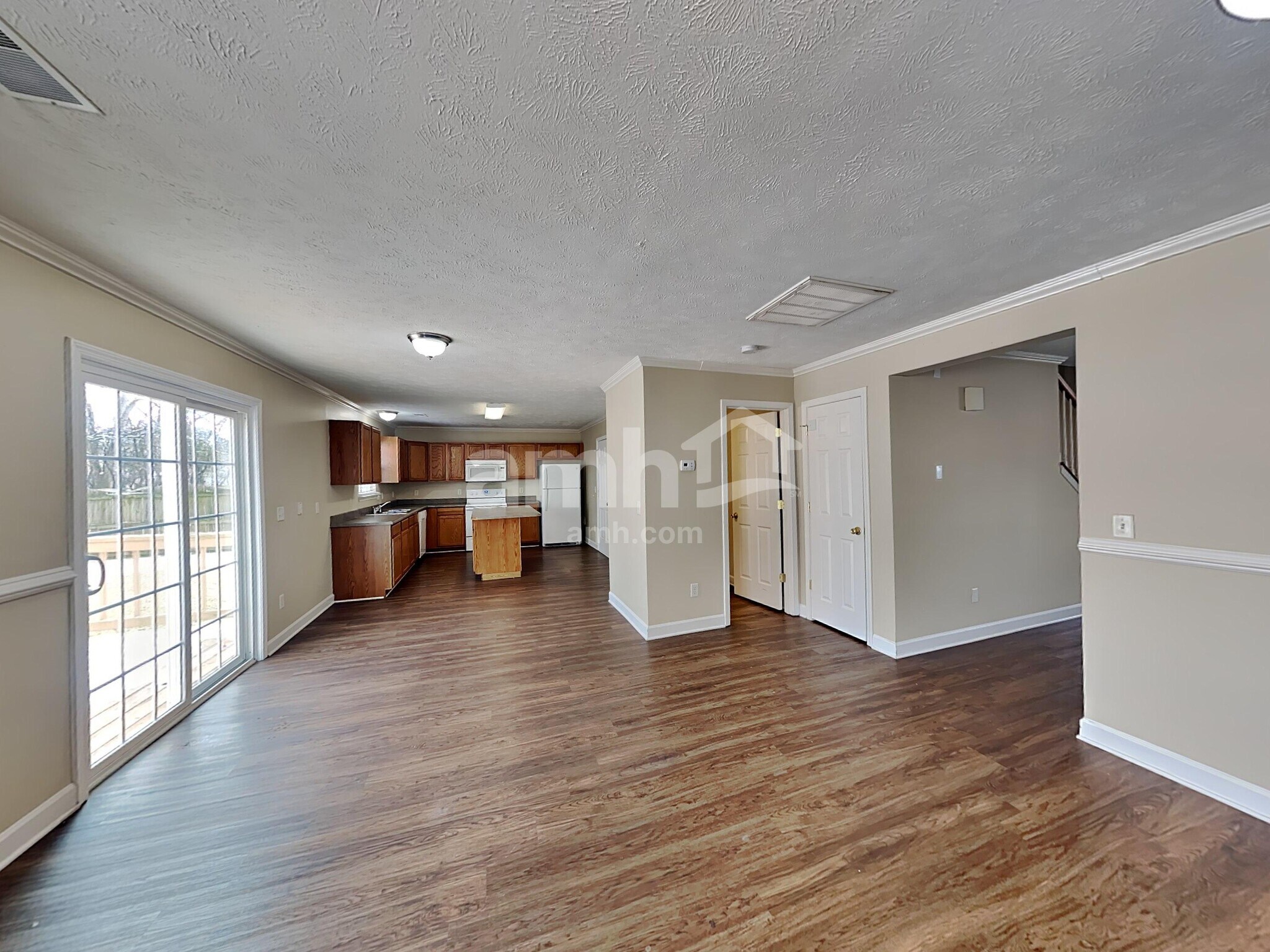 Building Photo - 8026 Meadowview Ln