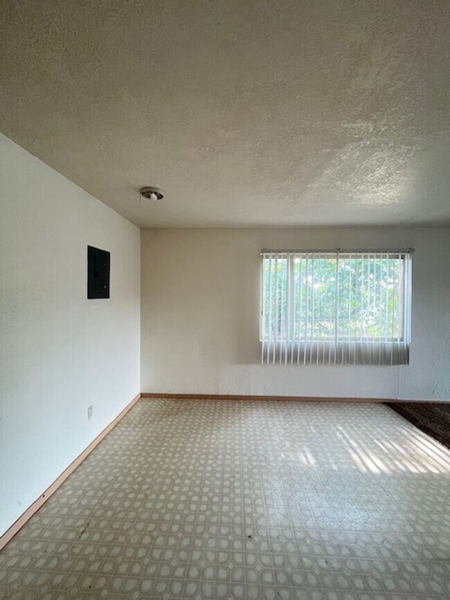 Building Photo - Sheridan duplex bremerton