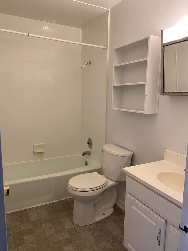 Building Photo - 726-730 Pioneer- 2 BR Apts in the south en...