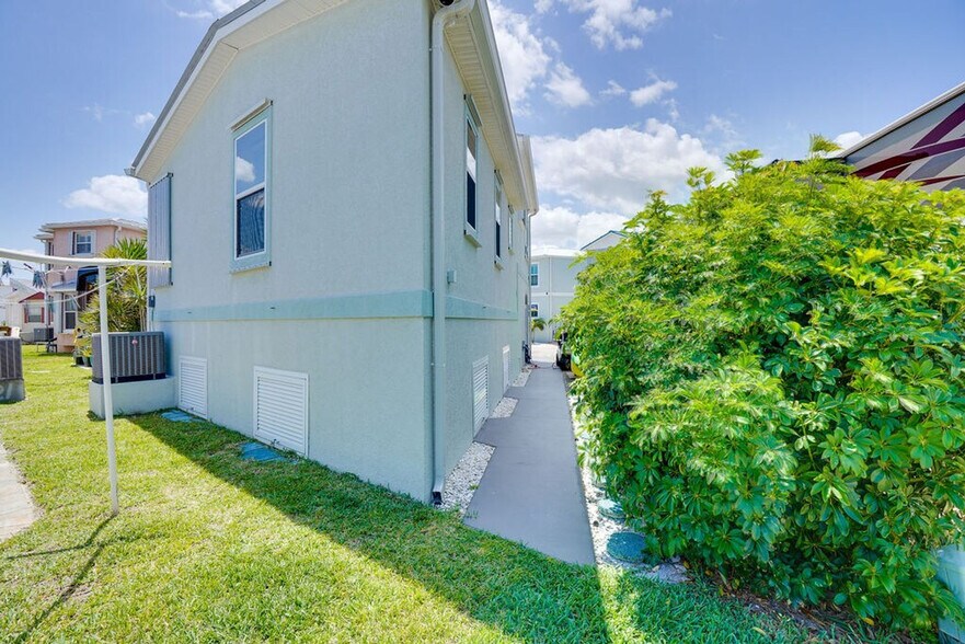 Building Photo - 1205 Nettles Blvd
