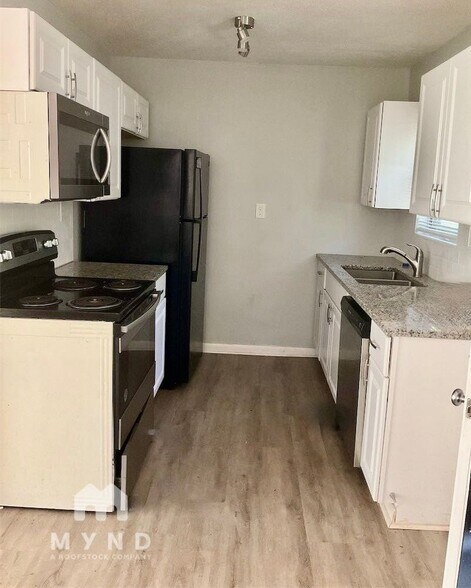 Building Photo - 5575 Oglesby Rd