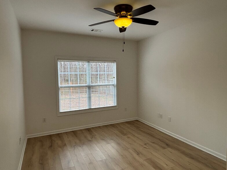 Building Photo - 27 Farm Brook Way