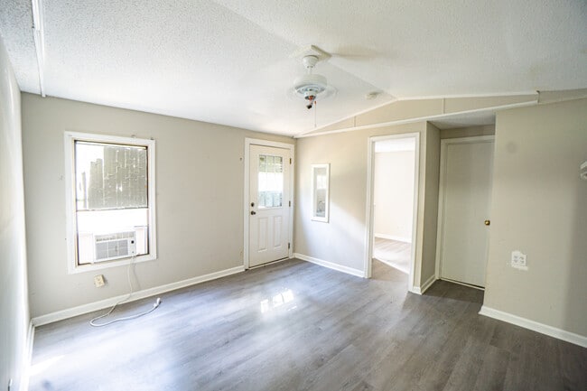 Building Photo - 3804 Denman Dr