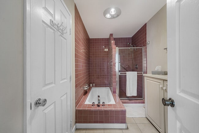 Building Photo - 5845 Topanga Canyon Pl