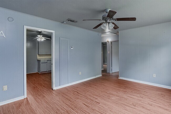 Building Photo - 1206 Olwen Dr