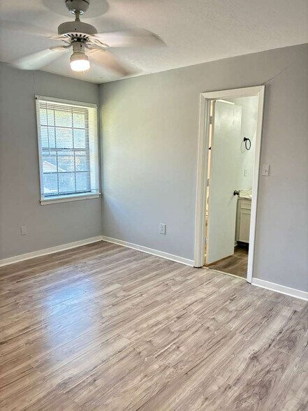 Building Photo - 560 Woodland Hills Pl