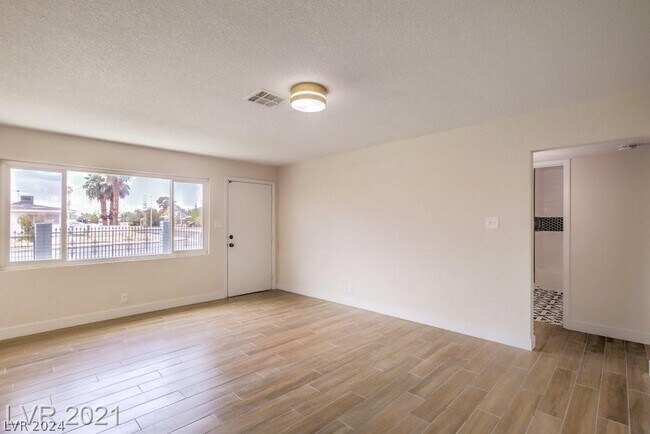 Building Photo - 829 E Oakey Blvd
