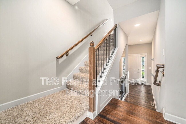 Building Photo - 15872 Valley View Dr