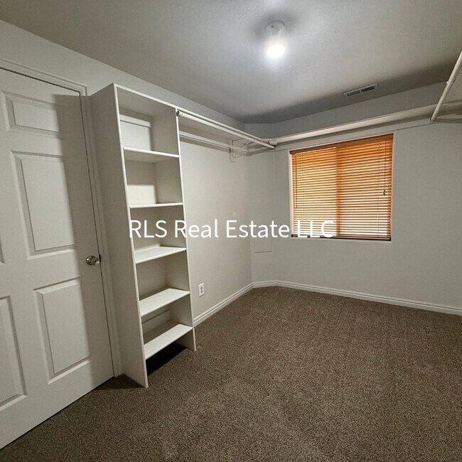 Building Photo - 4043 W Cimarron