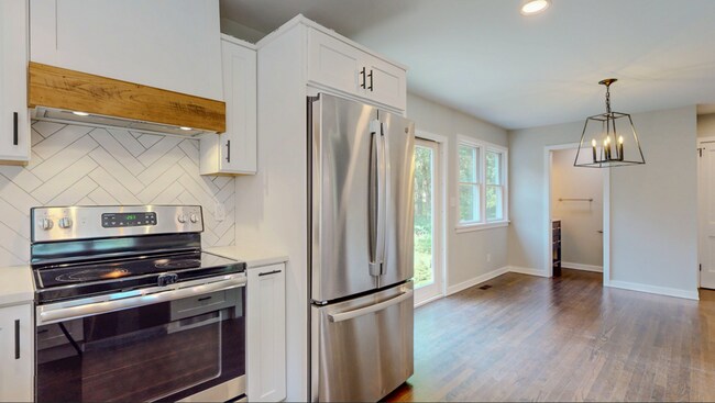 Building Photo - Updated Cape-Style Home Near Sherwood & Si...