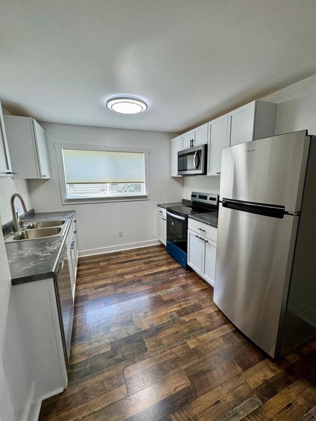 Building Photo - Remodeled 2 bedroom home-Three Oaks