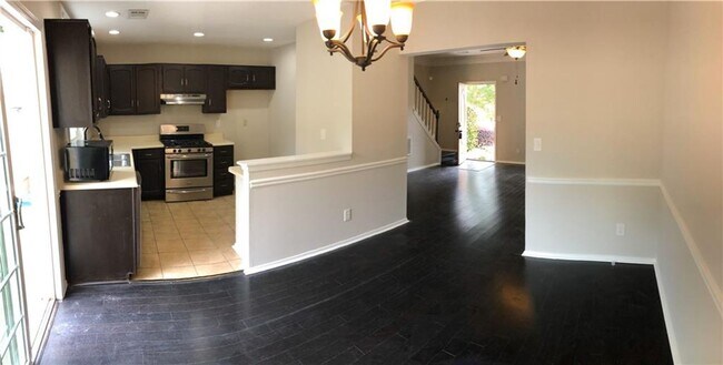Building Photo - 2 Bed/2.5 Bath townhome - great Doraville ...