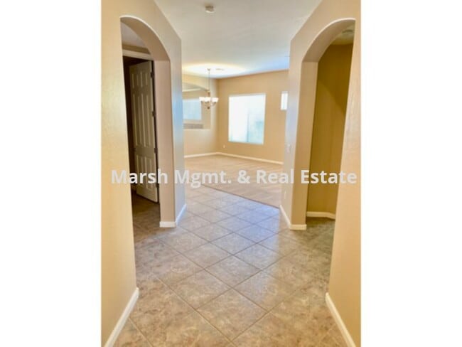 Building Photo - Very nice home with 2 bedrooms plus a den ...