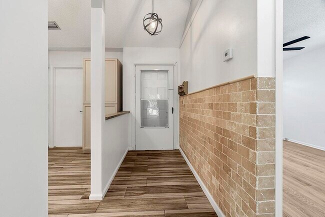 Building Photo - 416 Buttonwood Pl