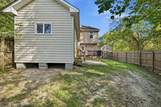 Building Photo - 5109 James St