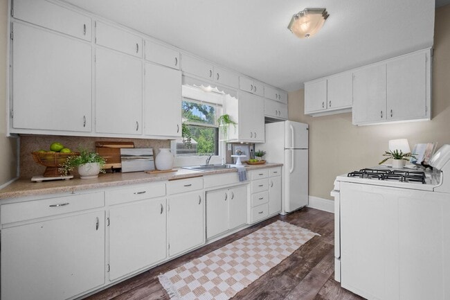 Building Photo - 2 or 3 bed/1 bath house in Indian Hills av...