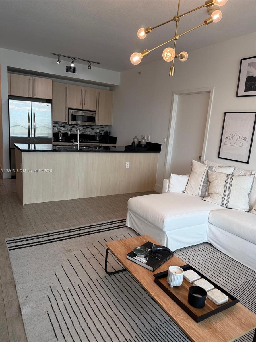 Building Photo - 1111 SW 1st Ave