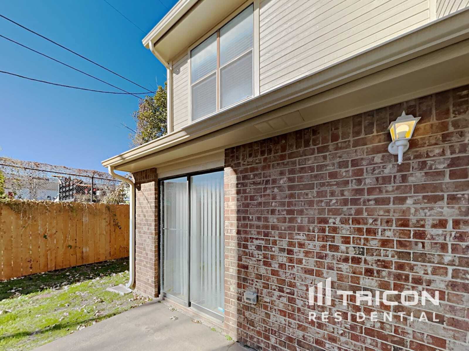 Building Photo - 1611 Sunset Village Dr
