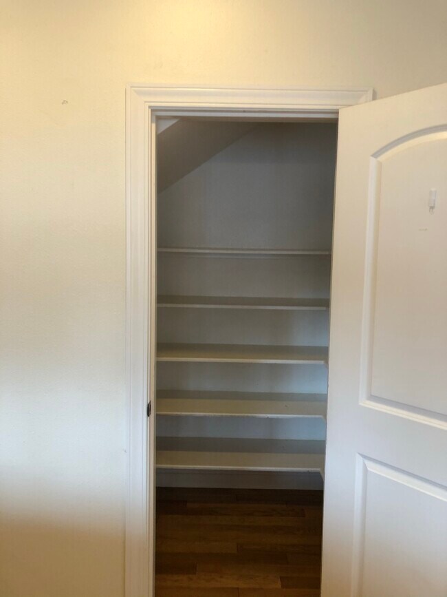 Building Photo - 813 Solano Cir