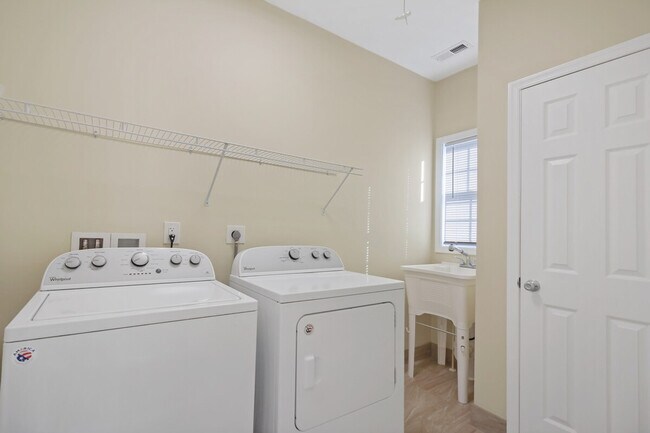 Building Photo - 624 U.S. 29-SI ID1395358P