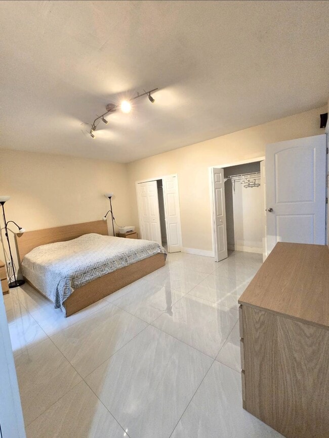 Building Photo - 14935 SW 60th St