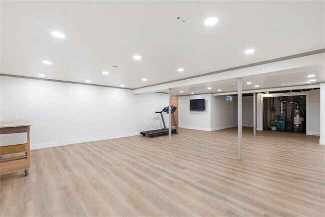 Building Photo - 2 Wardlaw Ct